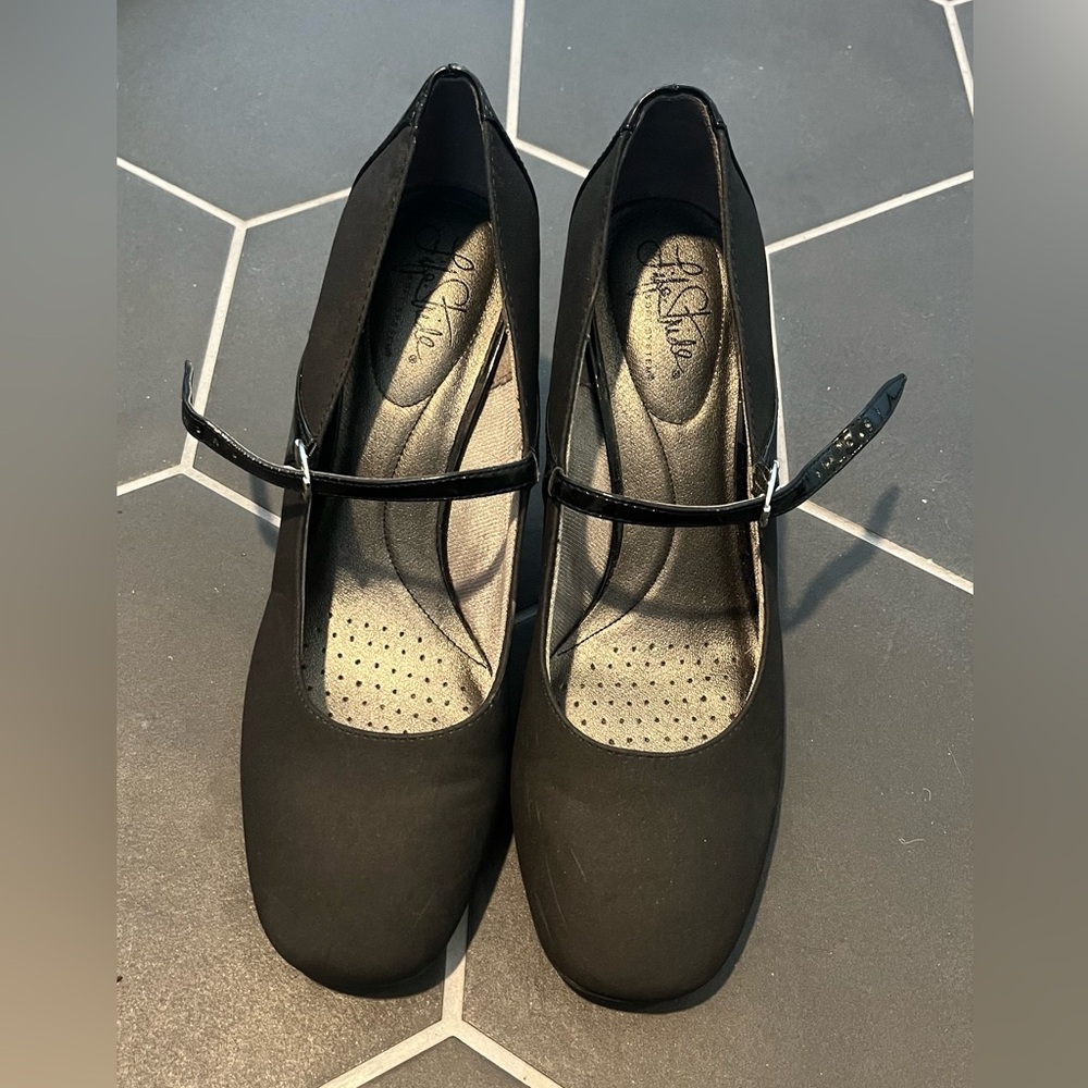 Life Stride 8.5 heels.